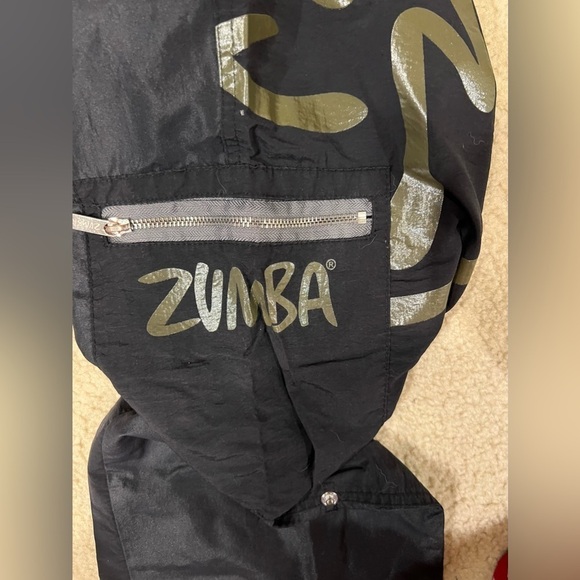 Zumba fitness lot - Purple Peek A Boo Bag and 2 pair of Zumba Cargo Pants - Picture 8 of 15